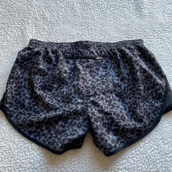 Nike Dri fit leopard grey athletic shorts - Picture 6 of 8